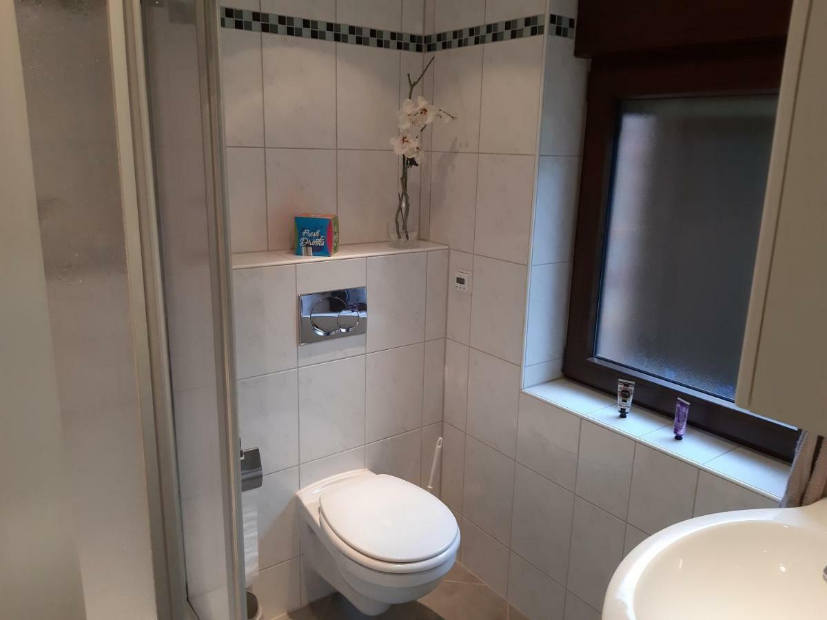 Standardzimmer Nahe Messe Und Airport Düsseldorf Dış mekan fotoğraf