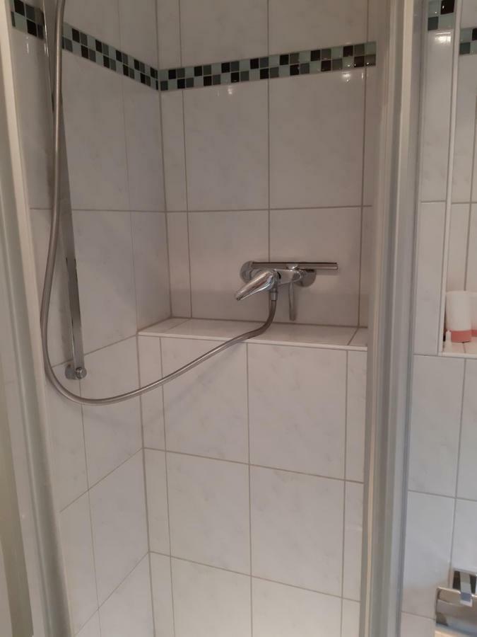 Standardzimmer Nahe Messe Und Airport Düsseldorf Dış mekan fotoğraf